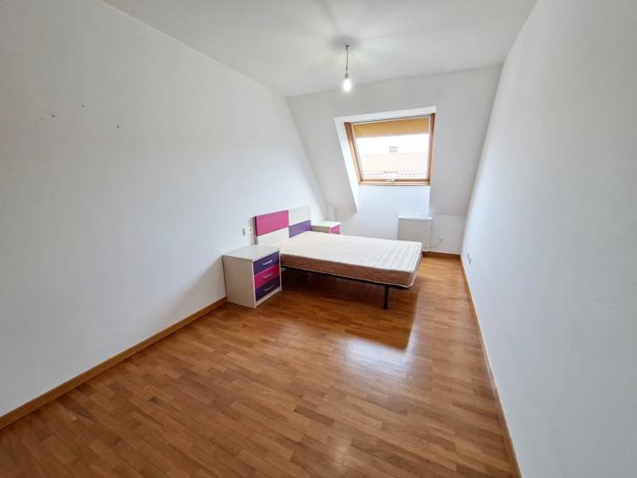 Se vende ático en Ribeira: 4 habitaciones, 2 baños, garaje y trastero